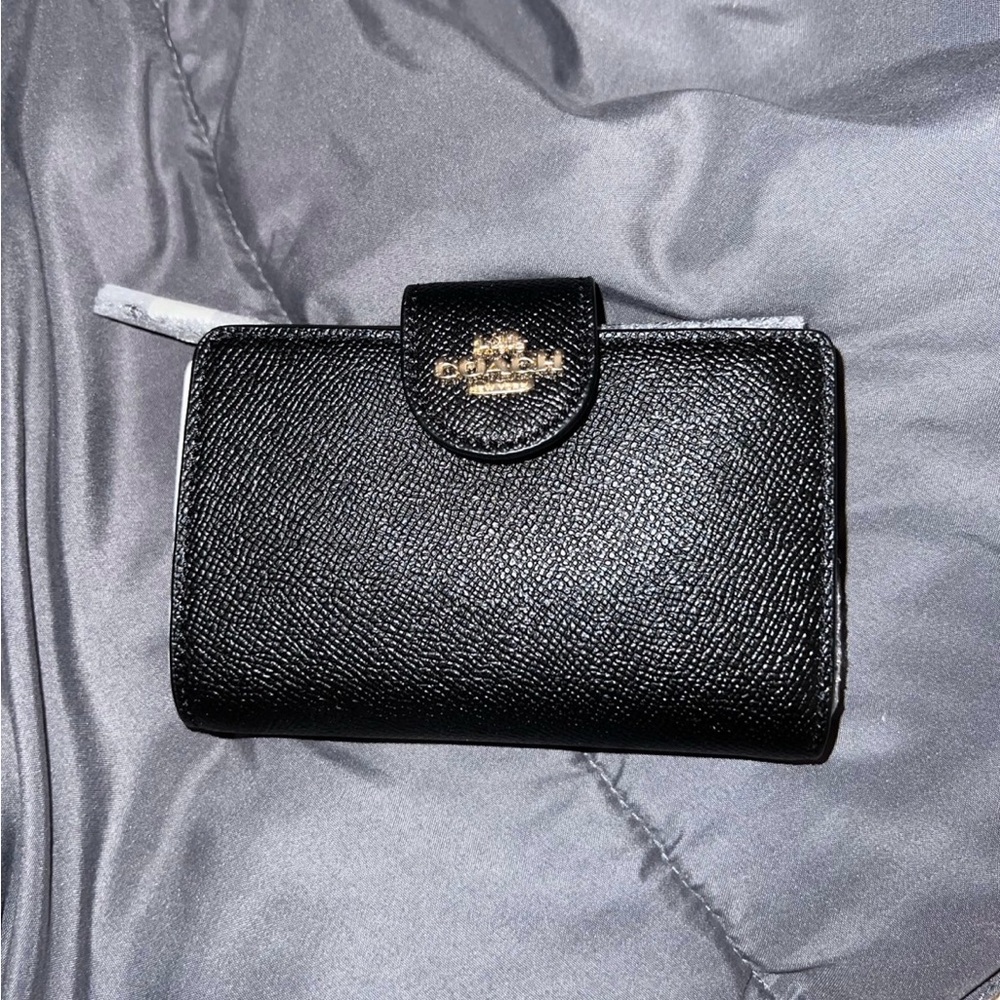 Coach Medium Corner Zip wallet